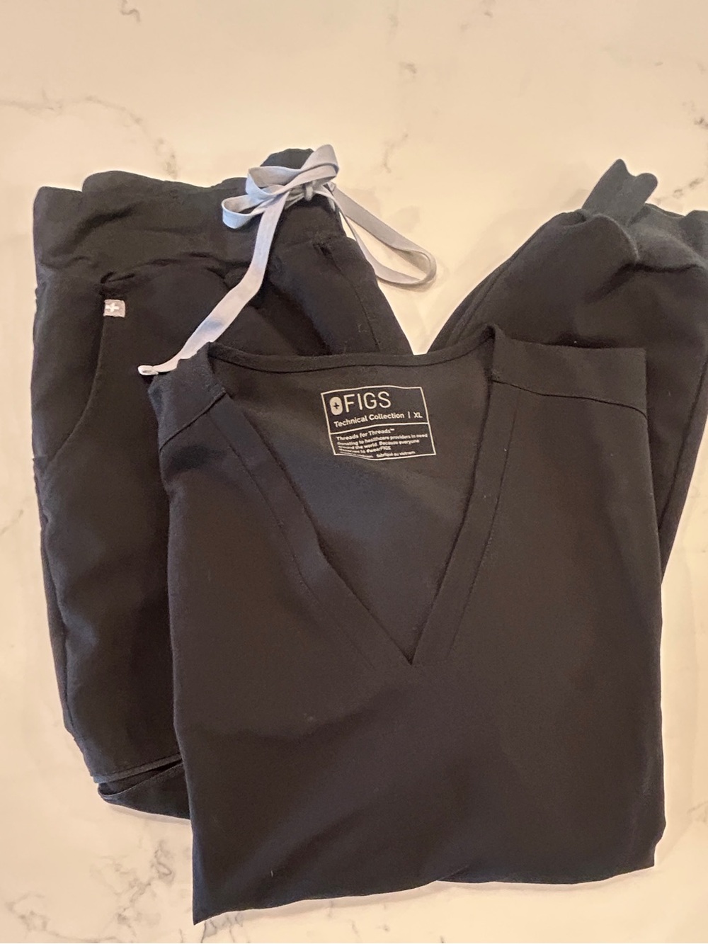 Figs Black V-Neck Scrub Top with Black Drawstring Joggers bottoms (L) Top (XL)